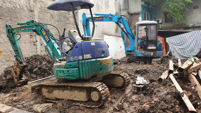 Đào móng nhà bằng xe cơ giới, nhanh và sạch