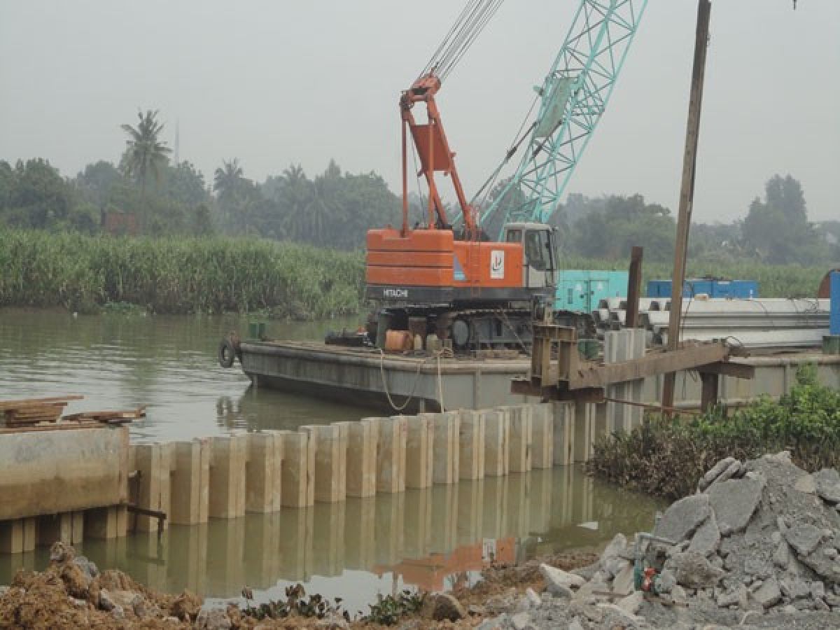 Ép cừ tấm sàn đúng kỹ thuật, bảo vệ móng nhà