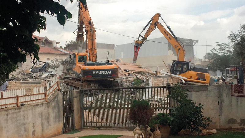 Tháo dỡ công trình cũ, xử lý phế thải đúng quy định